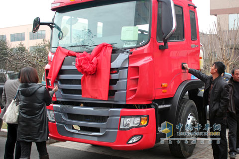 格爾發(fā)新款港口牽引車(chē)