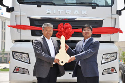 中國重汽SITRAK首批C7H交車儀式在無錫舉行