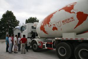 西安康明斯攜中集瑞江攪拌車開展客戶感知巡展活動