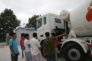 西安康明斯攜中集瑞江攪拌車開展客戶感知巡展活動