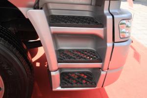 東風(fēng)柳汽 霸龍M7 康明斯400馬力6×4牽引車 國(guó)四