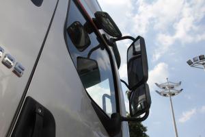 東風(fēng)柳汽 霸龍M7 康明斯400馬力6×4牽引車 國(guó)四