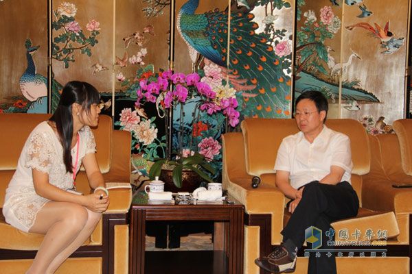 東風(fēng)柳汽總經(jīng)理程道然接受卡車(chē)網(wǎng)記者采訪