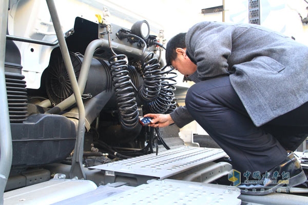 中國重汽11輛SITRAK交付暨黑龍江產品推介會