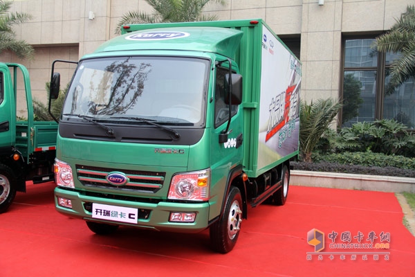 綠卡C系列配置五十鈴發(fā)動(dòng)機(jī)