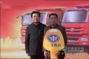 解放青汽125輛新悍威自卸車交付湖南用戶