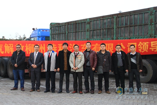 營銷部、產(chǎn)品開發(fā)、財務(wù)部共同拜訪用戶調(diào)研市場