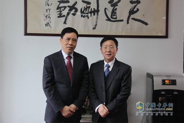 盛輝物流劉用輝主席(左)與東風(fēng)柳汽程道然