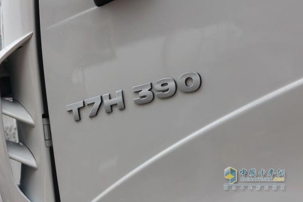 中國重汽 HOWO T7H 6×2 -雙轉(zhuǎn)向牽引車