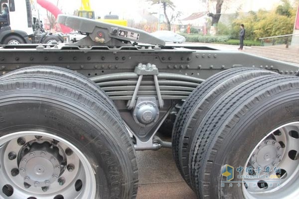 中國重汽 HOWO T7H 6×2 -雙轉(zhuǎn)向牽引車