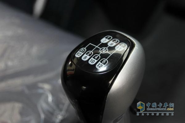 中國重汽 HOWO T7H 6×2 -雙轉(zhuǎn)向牽引車