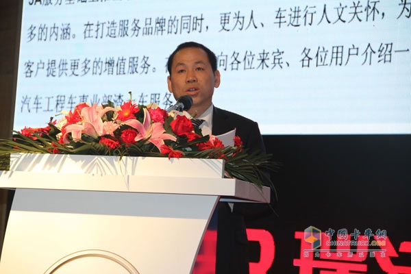 福田汽車工程車事業(yè)部諸城汽車廠營梢公司副經(jīng)理謝炳富介紹360服務:全方位提供無憂服務