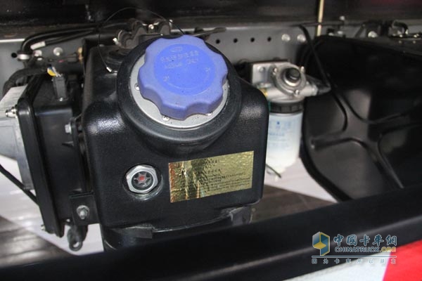 北京車展卡車國四車型上的車用尿素標(biāo)識