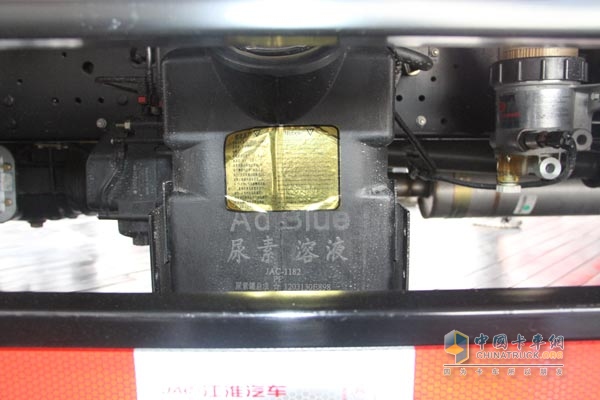 北京車展卡車國四車型上的車用尿素標(biāo)識
