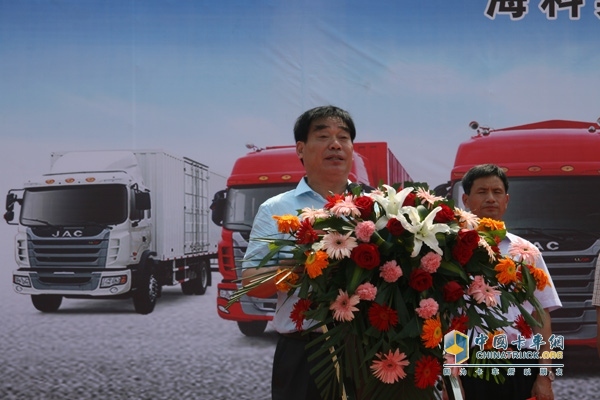 江淮重卡營銷公司總經(jīng)理助理鐘學(xué)和