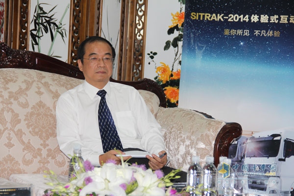 中國重汽濟(jì)南商用車公司董事長嚴(yán)文俊