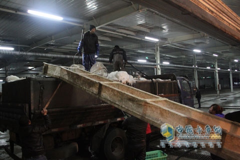 張玉從事的是活魚運輸