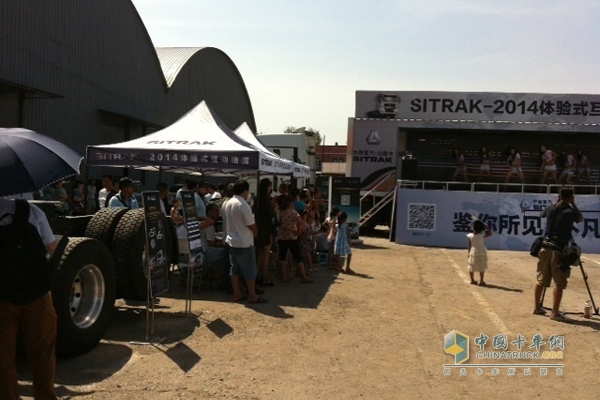 繞車技術(shù)人員繞車講解，全方位展示SITRAK車輛性能