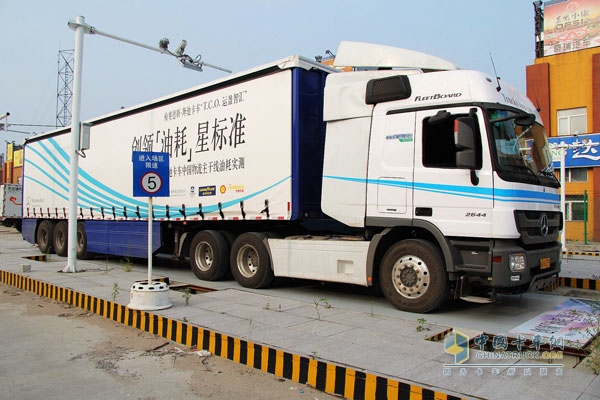 百公里27.6升 奔馳卡車干線油耗實(shí)測初戰(zhàn)告捷
