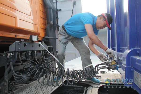 百公里27.6升 奔馳卡車干線油耗實(shí)測初戰(zhàn)告捷