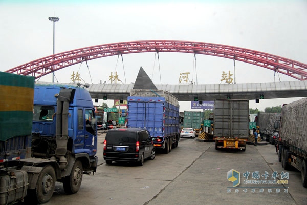 百公里27.6升 奔馳卡車干線油耗實(shí)測初戰(zhàn)告捷