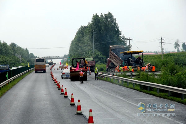 百公里27.6升 奔馳卡車干線油耗實(shí)測初戰(zhàn)告捷