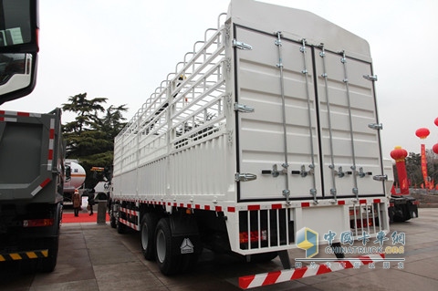 中國重汽 HOWO T5G重卡 8X4載貨車