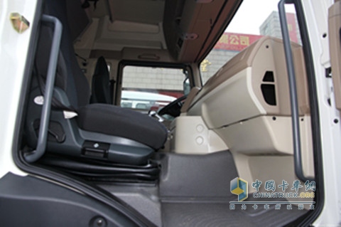 中國重汽 HOWO T5G重卡 8X4載貨車