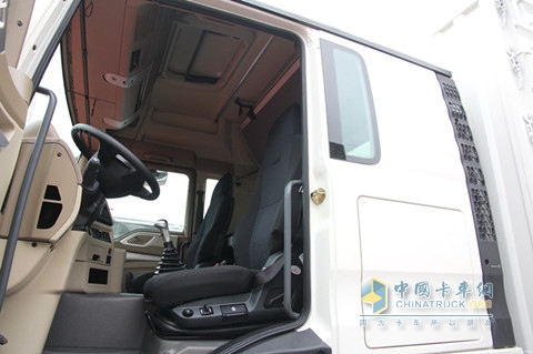 中國重汽 HOWO T5G重卡 8X4載貨車