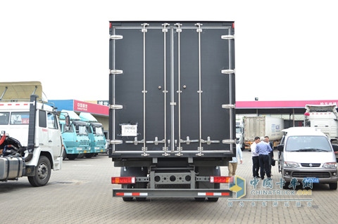 中國重汽 HOWOT5G平臺中卡 4*2廂式載貨車