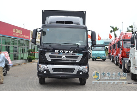 中國重汽 HOWOT5G平臺中卡 4*2廂式載貨車