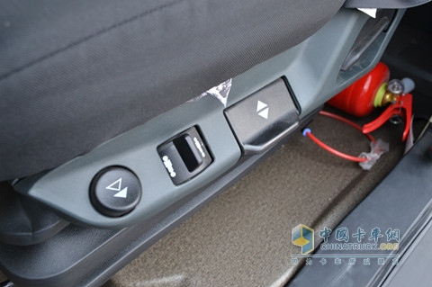 中國重汽 HOWOT5G平臺中卡 4*2廂式載貨車