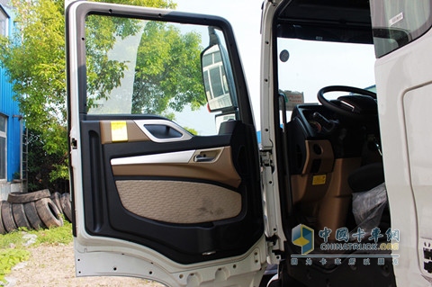 中國(guó)重汽 HOWO-T5G重卡 6*2載貨車(chē)