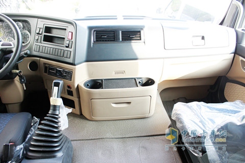 中國(guó)重汽 HOWO-T5G重卡 6*2載貨車(chē)