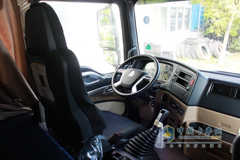 中國(guó)重汽 HOWO-T5G重卡 6*2載貨車(chē)