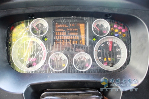 中國(guó)重汽 HOWO-T5G重卡 6*2載貨車(chē)