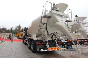 中國重汽 HOWO-T7H 8×4攪拌車