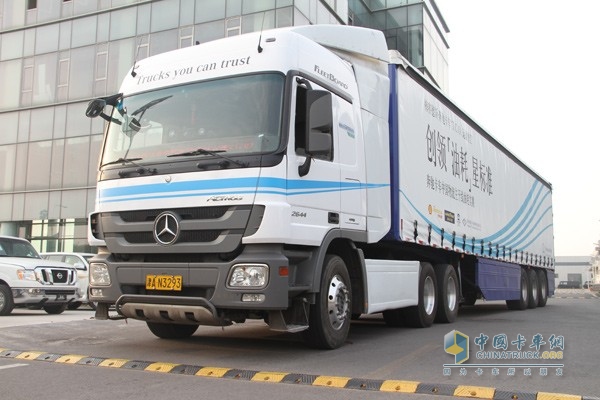 先進(jìn)的梅賽德斯-奔馳Actros 2644牽引車