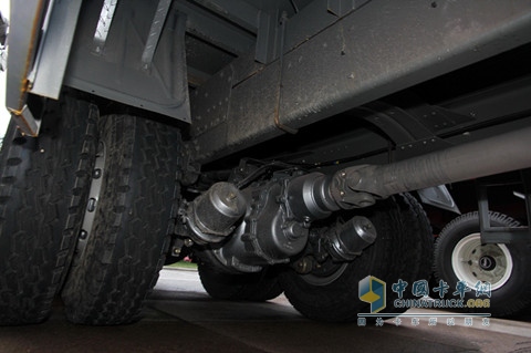 中國重汽 豪瀚 8X4復(fù)合版載貨車