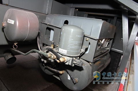 中國重汽 豪瀚 8X4復(fù)合版載貨車