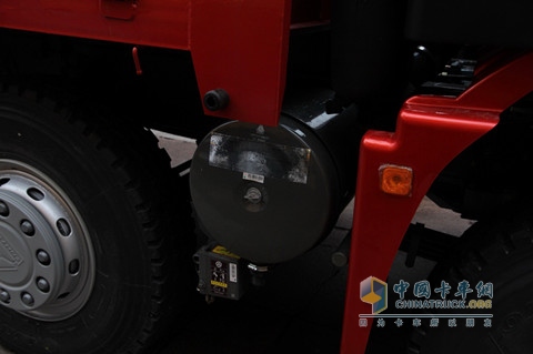 中國重汽 豪瀚 8X4復(fù)合版載貨車