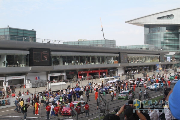 依維柯Stralis榮耀領(lǐng)跑上海站2014世界房車錦標(biāo)賽