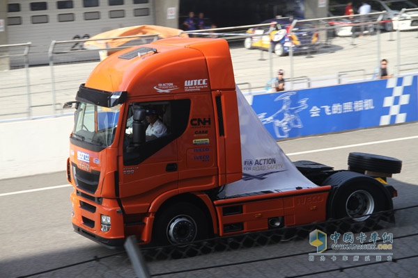 依維柯Stralis榮耀領(lǐng)跑上海站2014世界房車錦標(biāo)賽