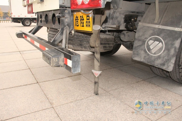 福田奧鈴CTX 141馬力4×2危險品運(yùn)輸車（BJ5049XRQ-FA）