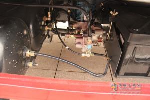 福田歐馬可3系 141馬力 4×2單排廂式輕卡(BJ5049V8BEA-FA)