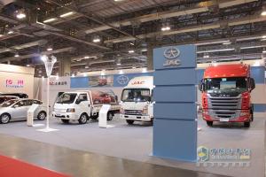 激流勇進 格爾發(fā)重卡重磅亮相澳門車展