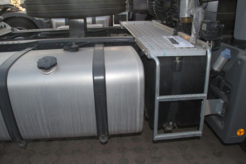 奔馳Actros重卡 408馬力 4X2 國(guó)四 牽引車(chē)(型號(hào)1841)