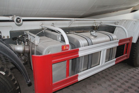 中國重汽攪拌車 油箱
