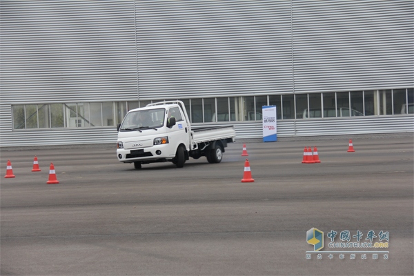 測試中的帥鈴小卡