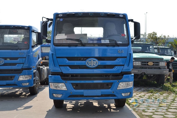 一汽解放青島 龍V 165馬力 4×2 國(guó)四牽引車 CA4085PK2E4A80